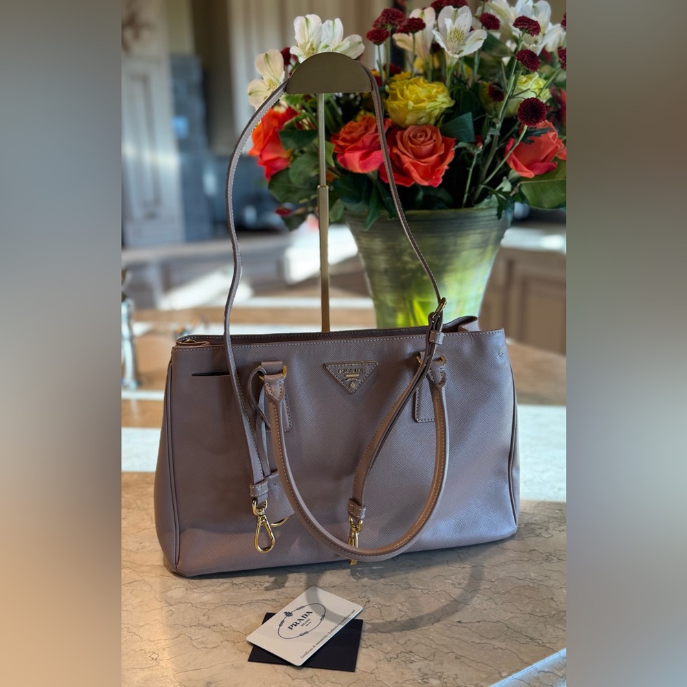 Prada Saffiano Lux Galleria Leather 2Way bag. Card and COA.